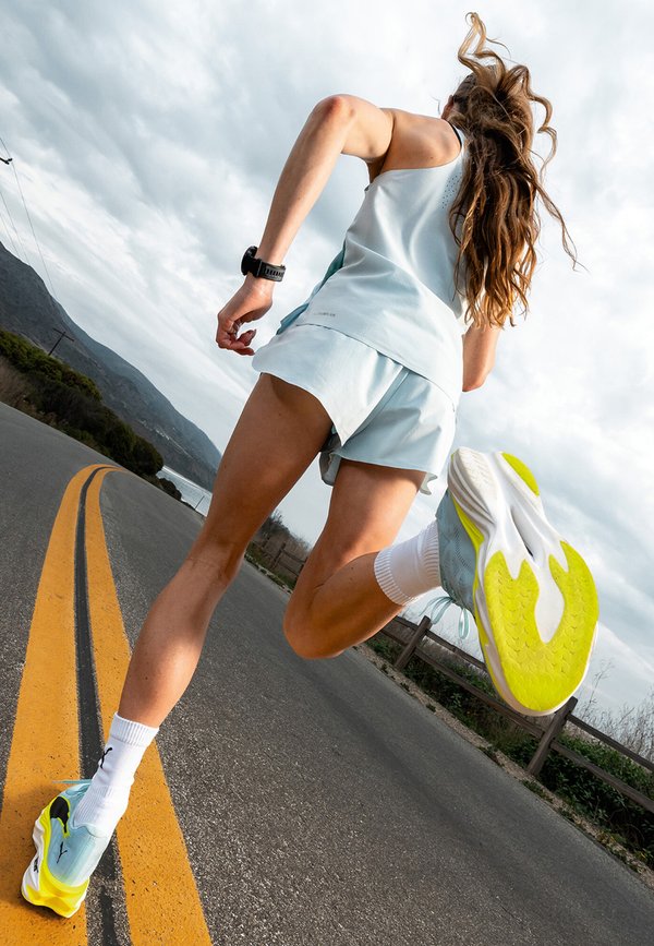 Puma DEVIATE NITRO ELITE 4 - Road running shoes - fresh water lemon crush- black