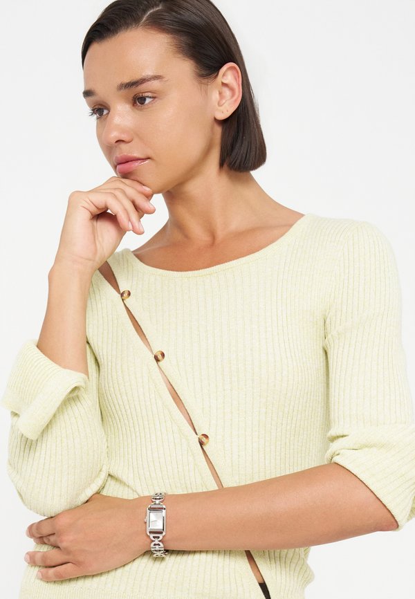 DKNY
