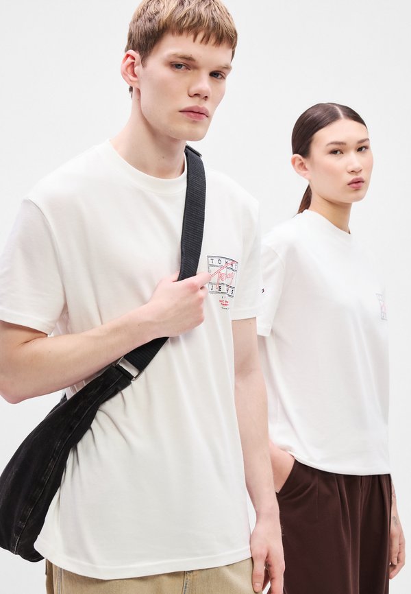 Tommy Jeans SIGNATURE BACK LOGO CREW NECK T-SHIRT