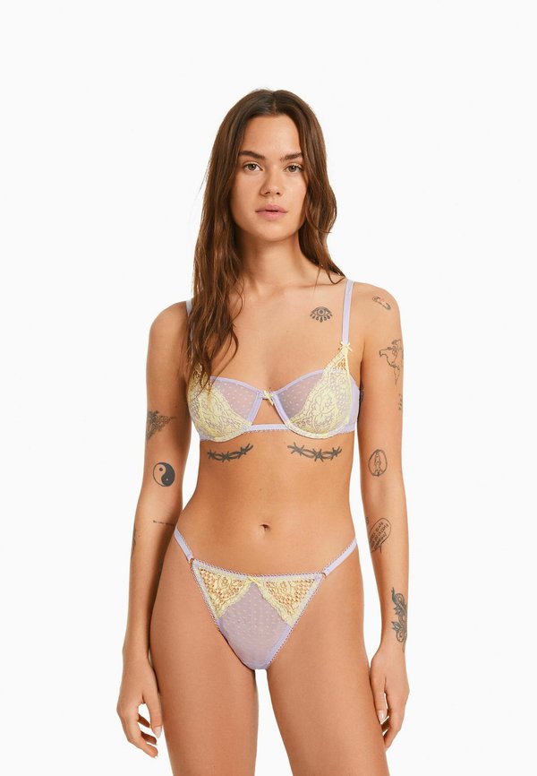 Bershka BLONDE WITH UNDERWIRE