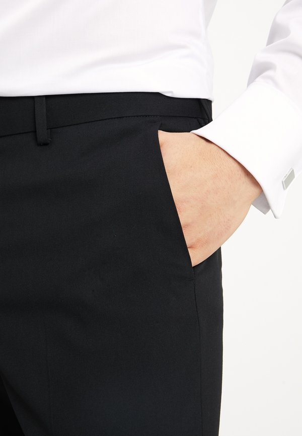 Isaac Dewhirst BASIC PLAIN TUX