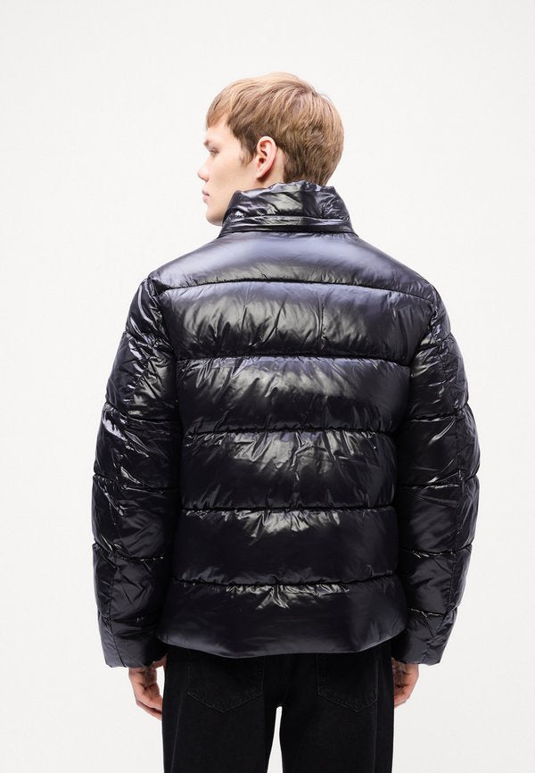 Calvin Klein GLOSSY CHANNELED PUFFER