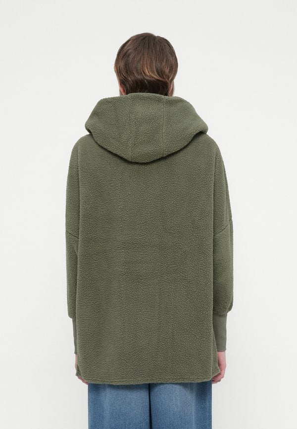 Noisy May igan fleece
