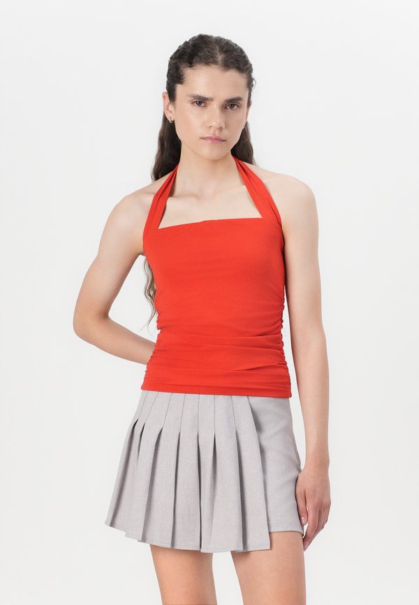 Abercrombie & Fitch BARE HALTER PORTRAIT