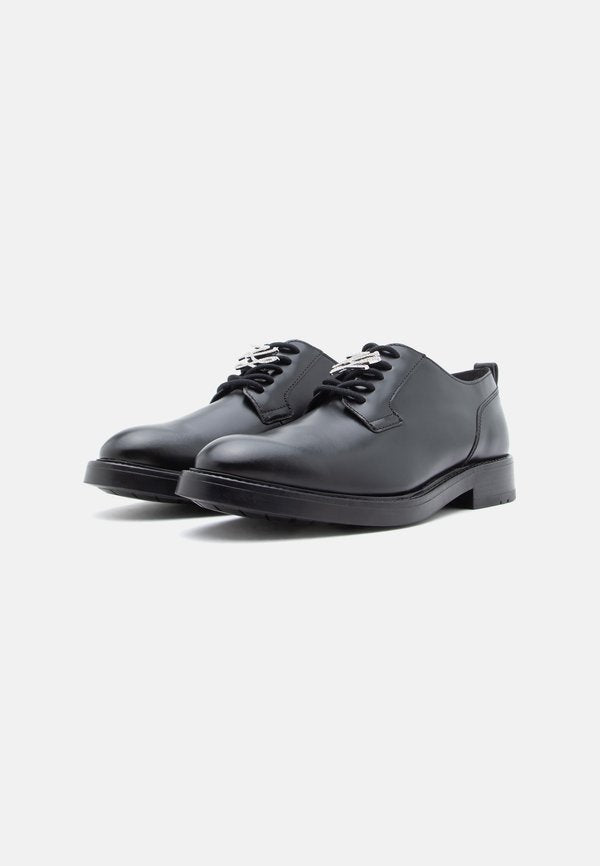 KARL LAGERFELD BLAKE BROOCH KEEPER SHOE