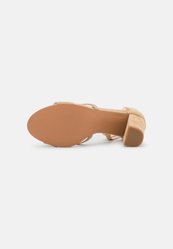 Pier One by Zalando
