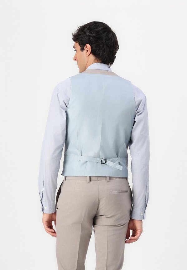 Isaac Dewhirst THE FASHION NOTCH SLIM SUIT