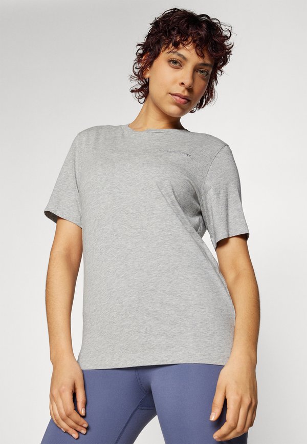 Peak Performance ORIGINAL SMALL LOGO TEE