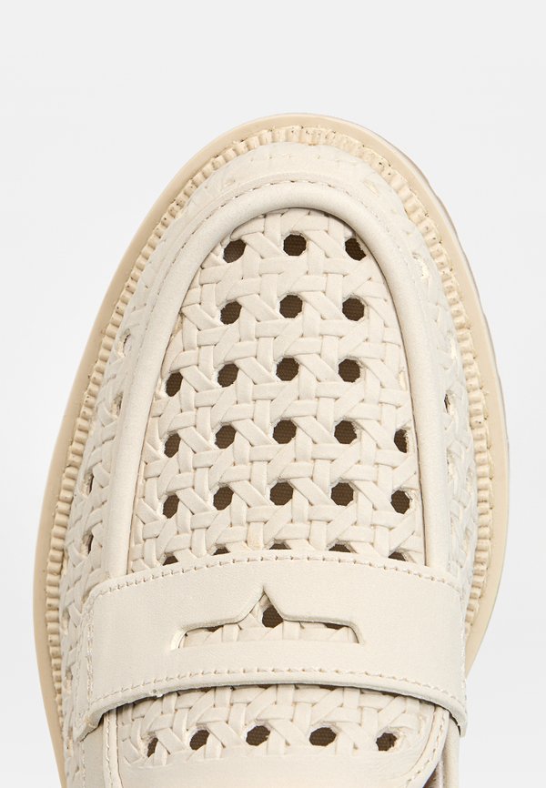 TOMS CARA