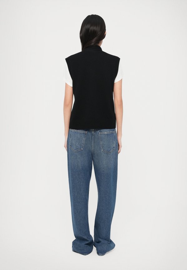 MAX&Co. TEORIA STRICKWESTE