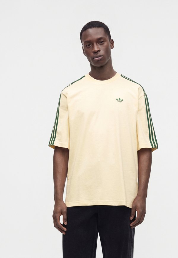 adidas Originals TEE UNISEX - Basic T-shirt - warm vanilla/collegiate green
