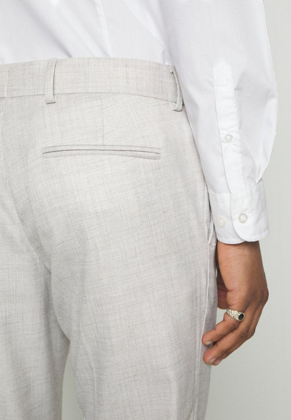 Isaac Dewhirst THE FASHION SUIT PEAK