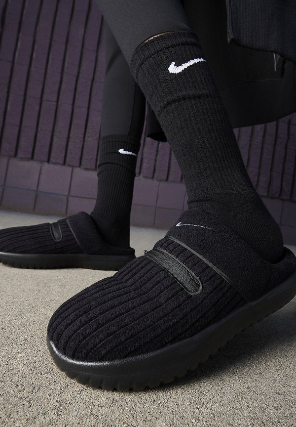 Nike Sportswear  BURROW