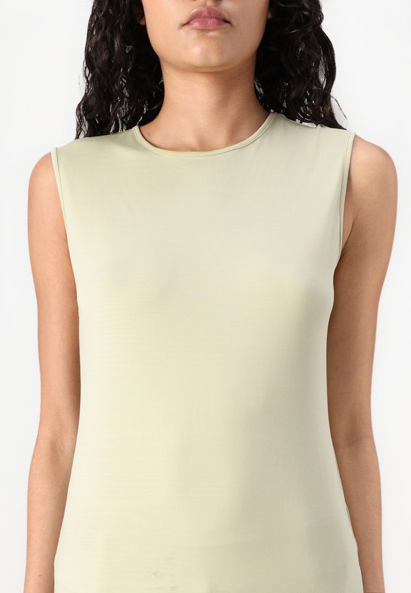 Weekday SOFT FITTED TANK