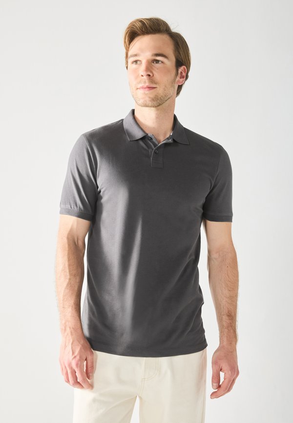Pier One by Zalando
