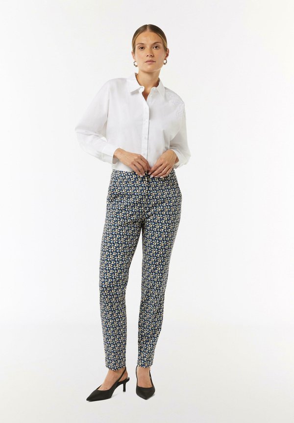 comma SLIM FIT