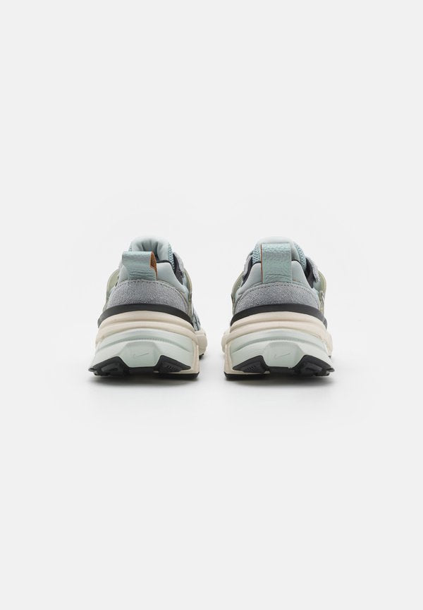 Nike Sportswear V2K RUN