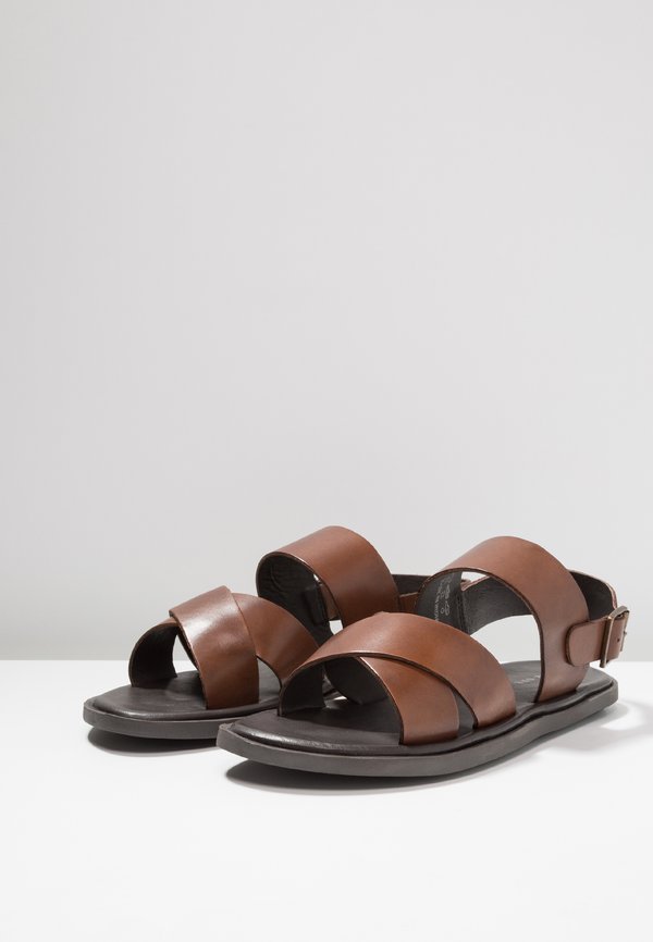 Pier One by Zalando