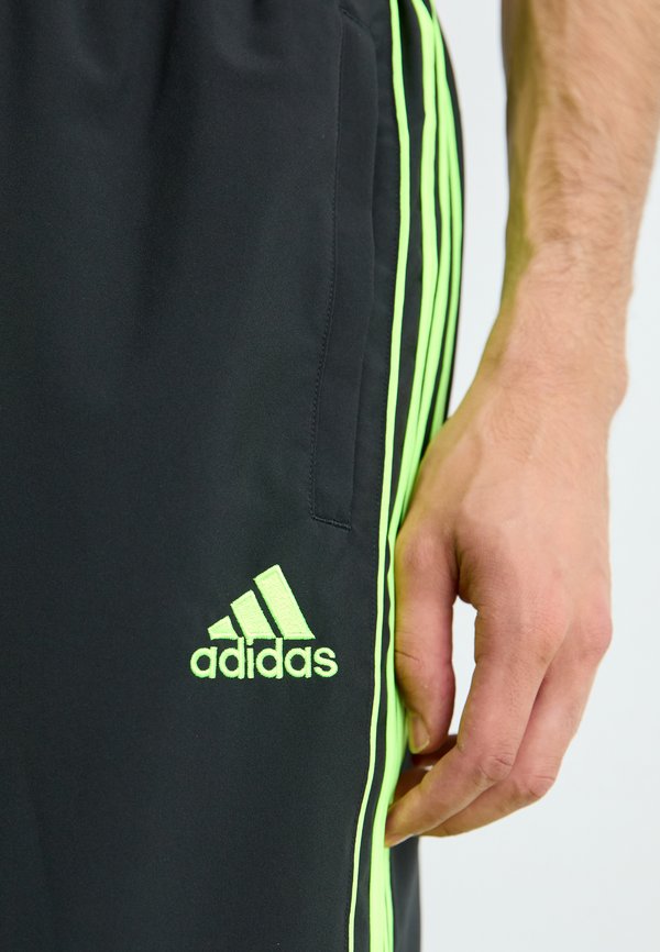 adidas Originals TEAMGEIST