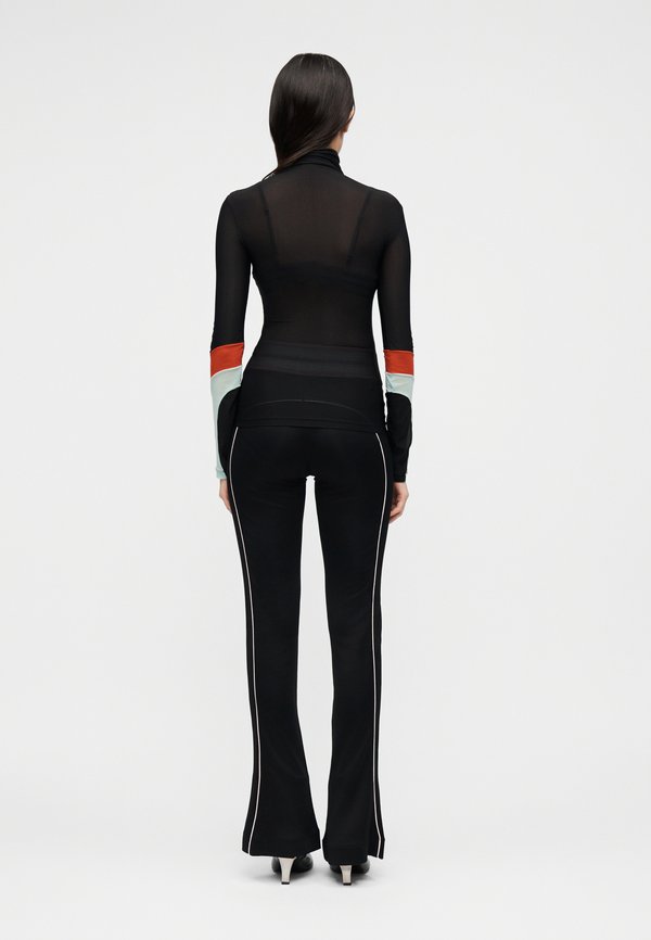 OFF-WHITE LIGHT COLOR INSERT