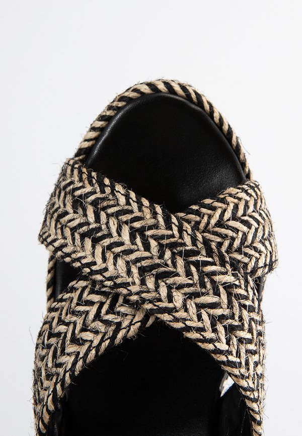 Jeffrey Campbell ISIDORE
