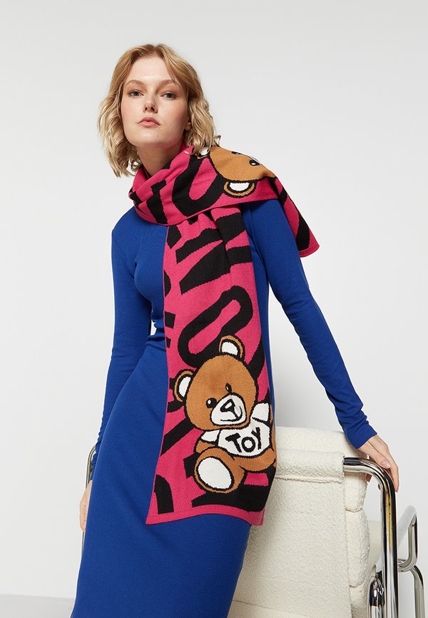 MOSCHINO