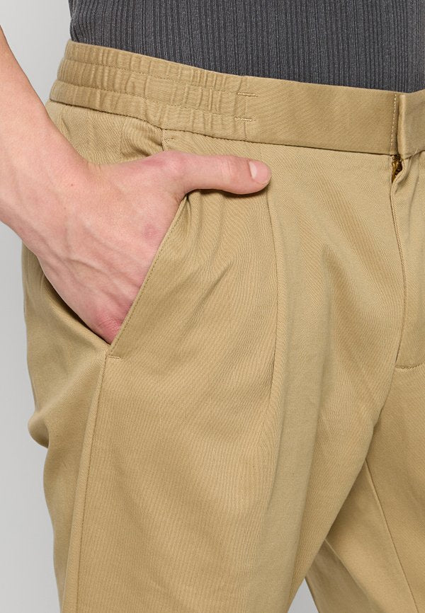 DOCKERS TAPERED FIT
