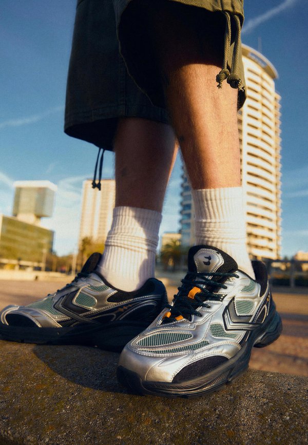 Bershka ASYMMETRIC  - Trainers - multi-coloured