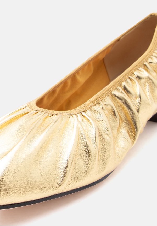 Loeffler Randall TOVE