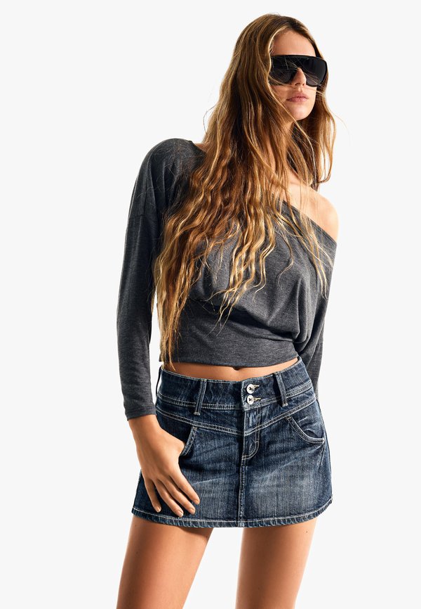 Bershka SKORT - Denim shorts - dark blue
