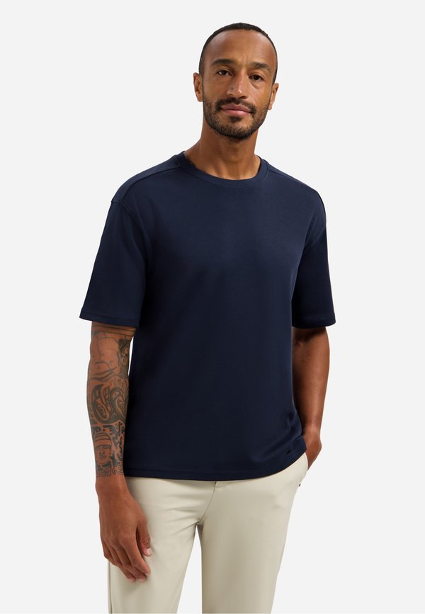 NO EXCESS INTERLOCK WITH ROUND NECK