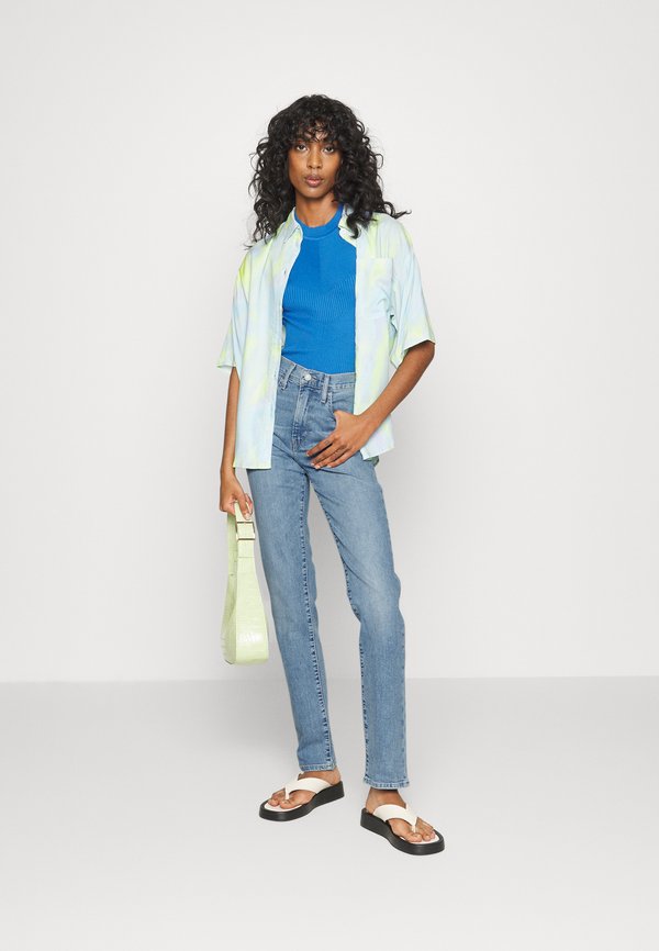 Levi's® 724® HIGH RISE STRAIGHT