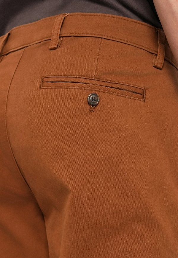 GAP ESSENTIAL SLIM FIT