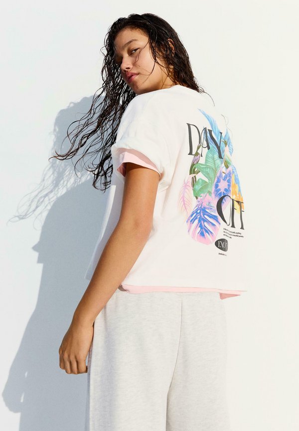 Bershka OVERSIZE SHORT SLEEVE PRINT T-SHIRT - Print T-shirt - white