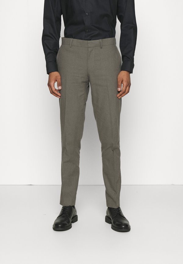 Isaac Dewhirst THE FASHION SUIT NOTCH