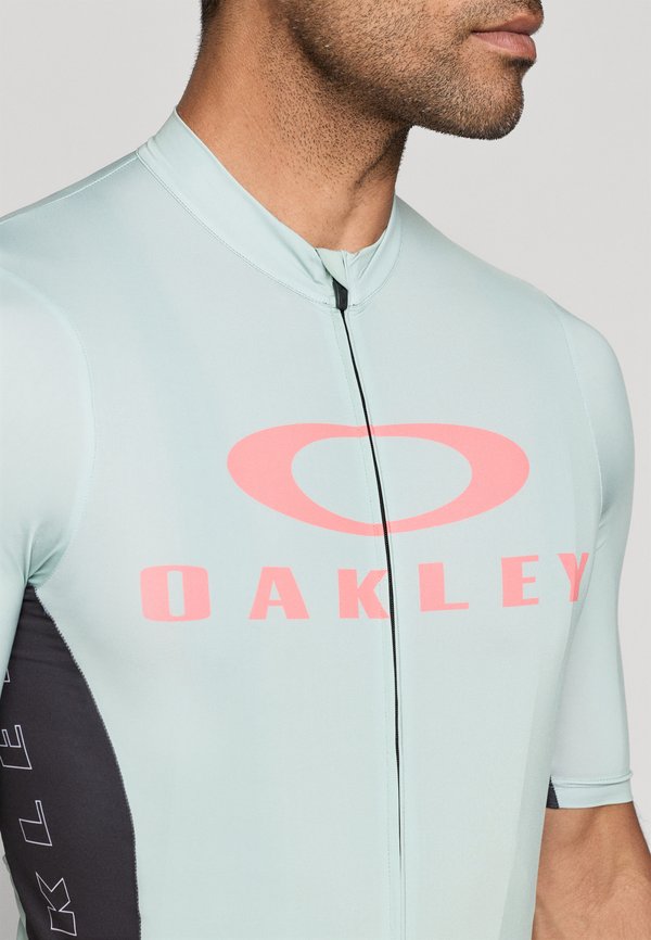 Oakley ICON
