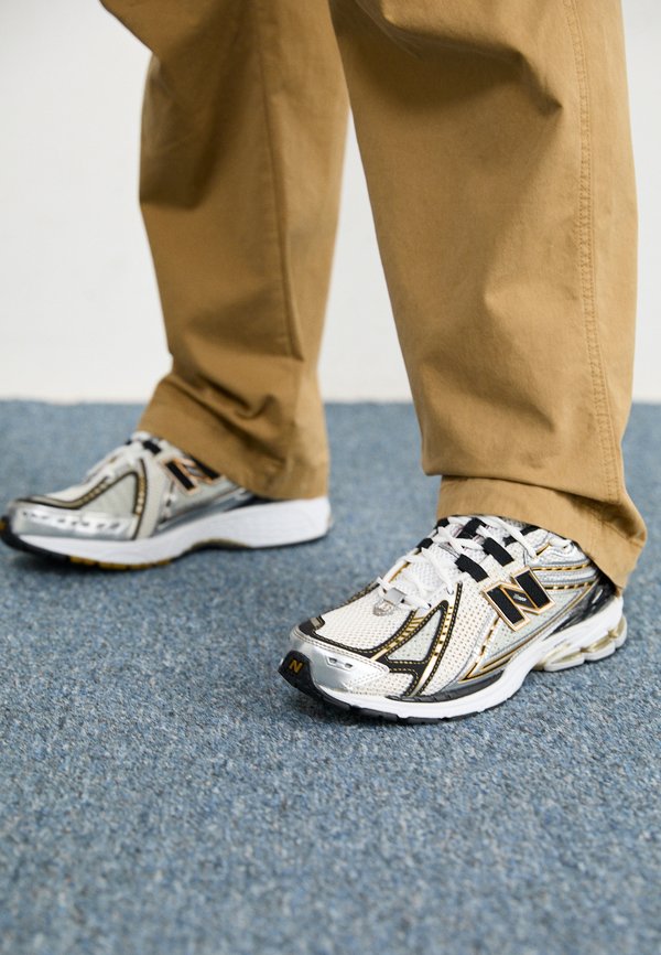 New Balance 1906 UNISEX - Trainers - metallic silver