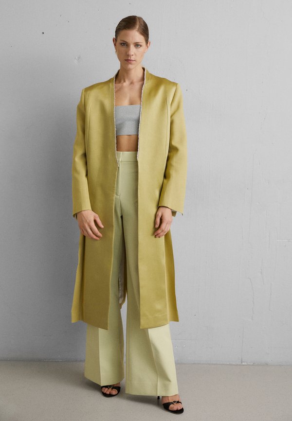 Victoria Beckham PLEAT DETAIL COAT