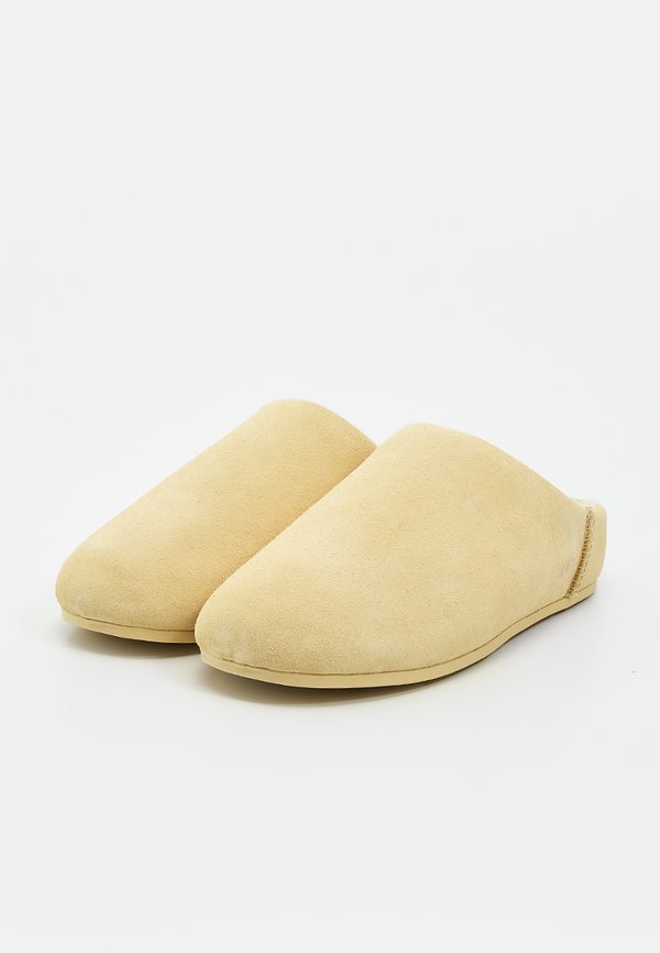 UGG ELEA SLIP ON