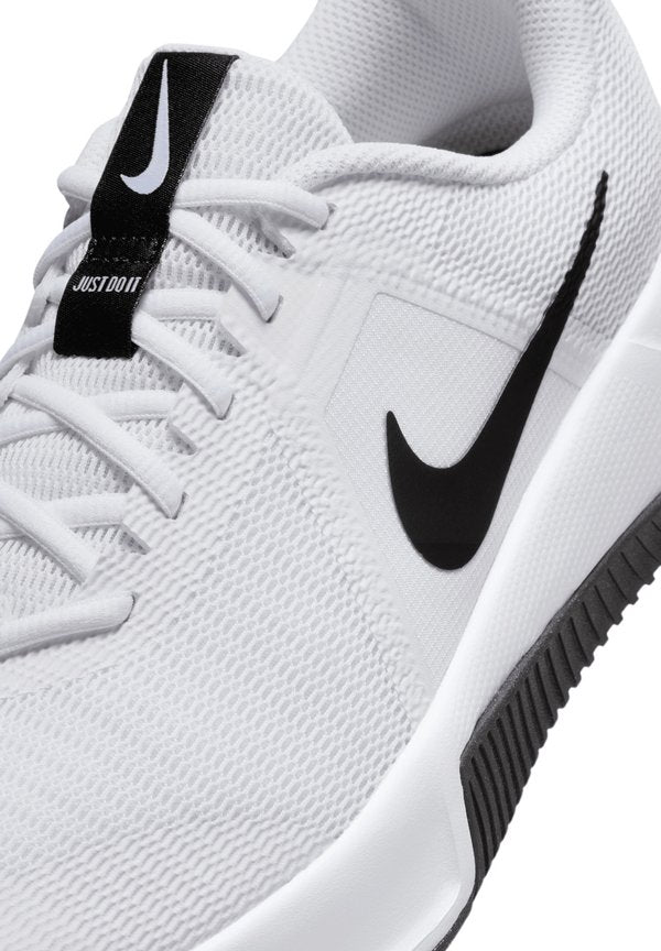 Nike Performance MC 3