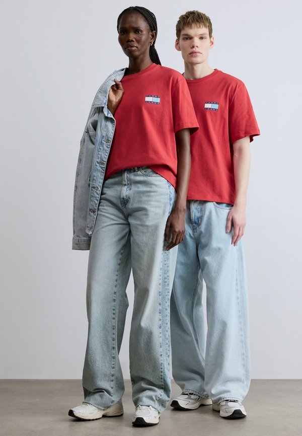 Tommy Jeans 90S MULTI BACK LOGO T-SHIRT