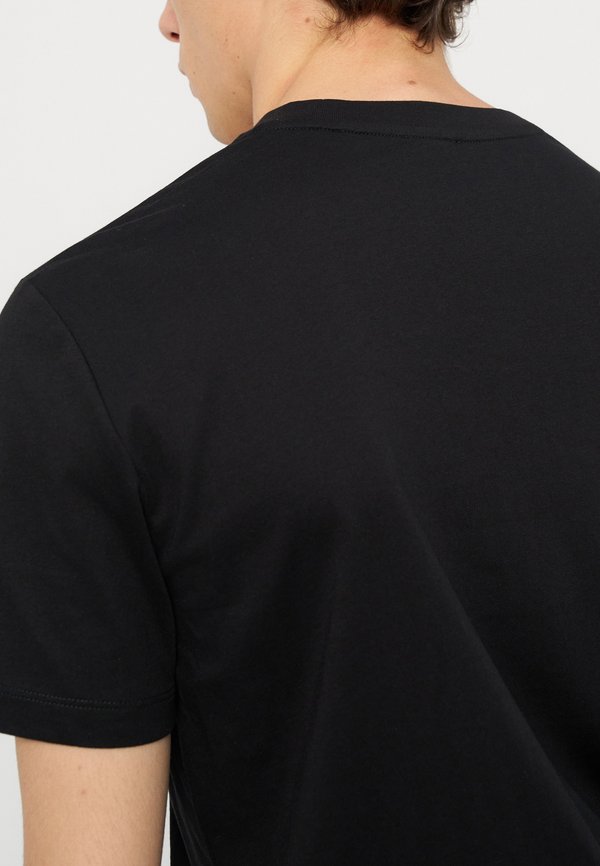 EA7 Emporio Armani