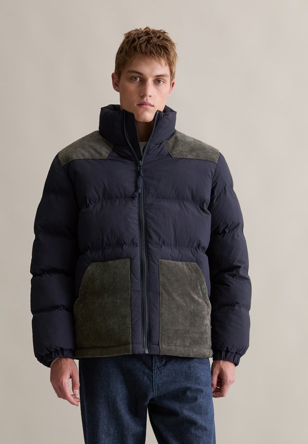 Marc O'Polo DENIM REGULAR MIT KONTRASTFARBENEN -EINSÄTZEN