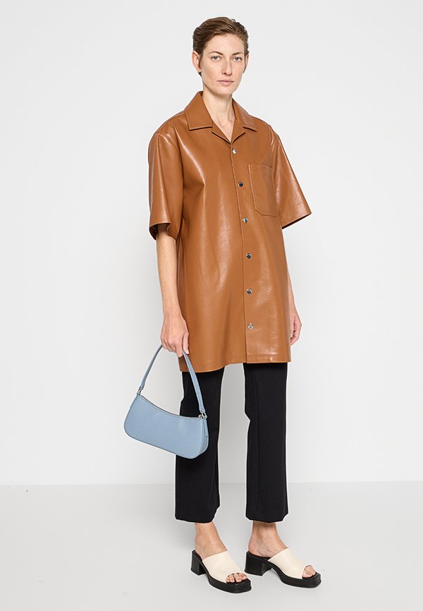 Nanushka CARRICK