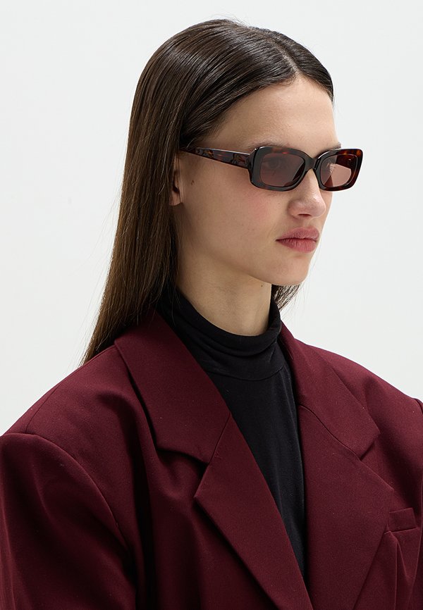 DKNY