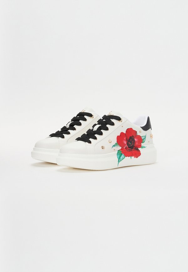 ALDO LOVEKISS PILLOW WALK