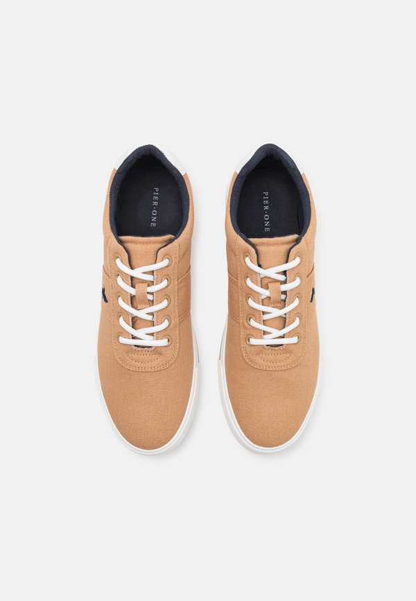 Pier One by Zalando