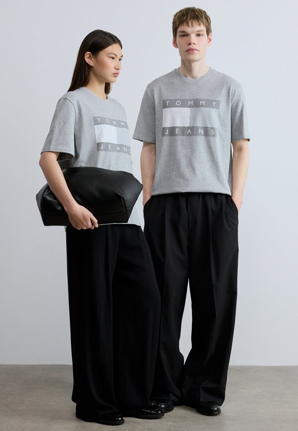 Tommy Jeans 90S TONAL FLAG BADGE T-SHIRT