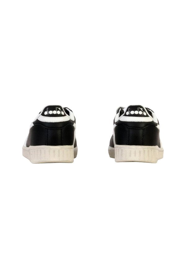Diadora