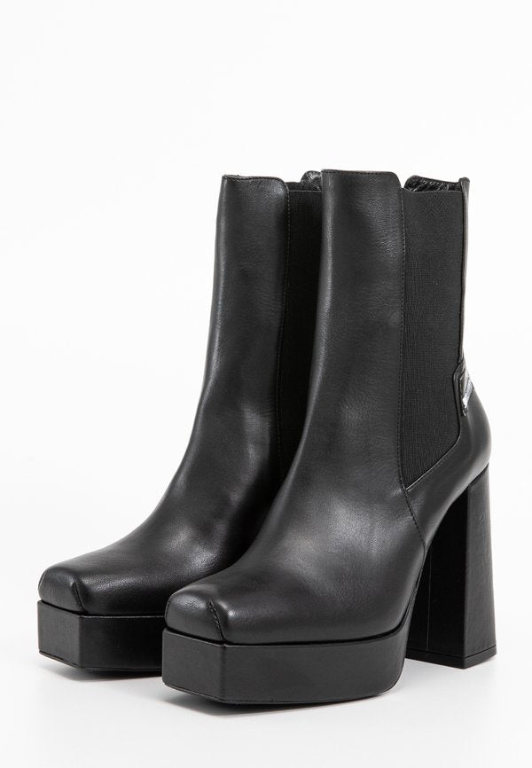KARL LAGERFELD STAK II